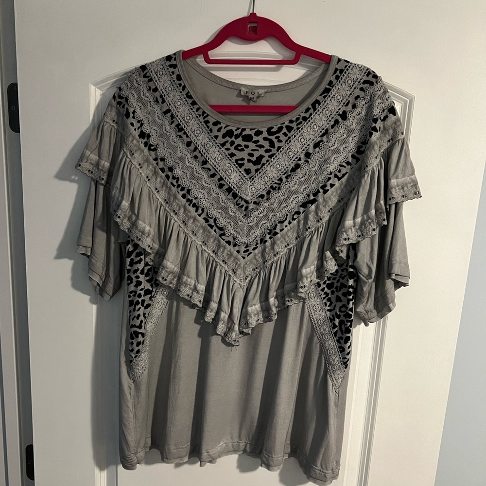 Pol Gray Oversized Ruffle Cheetah Print Top Size Medium